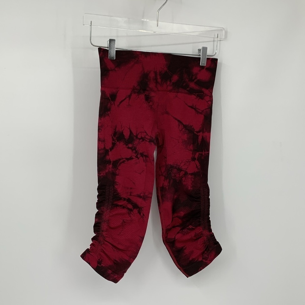 Lululemon In the Flow cropped compression leggings red black tie dye ruching 4